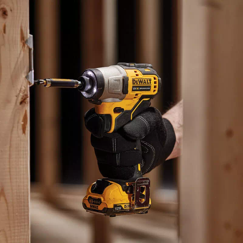 Набор из двух инструментов аккумуляторных бесщеточных DeWALT DCK2110C2T