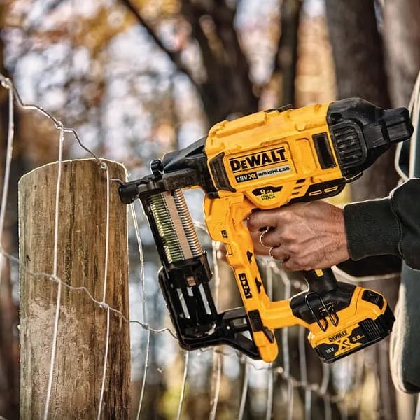 Степлер скобозабивной аккумуляторный бесщёточный DeWALT DCFS950N