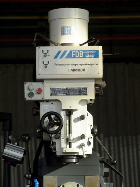 Универсальный фрезерный станок FDB Maschinen ТММ-800